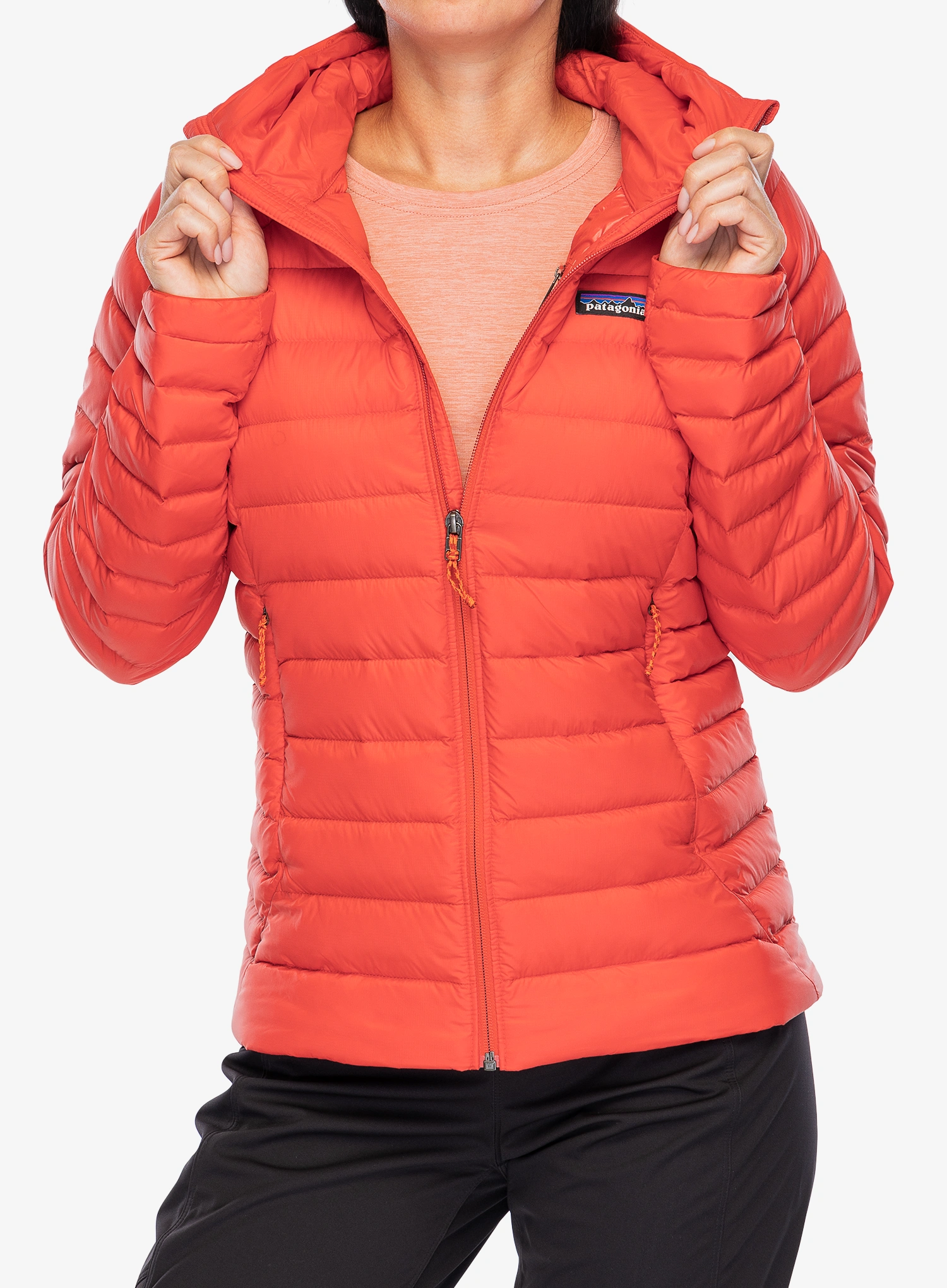 Dámská péřová bunda Patagonia Down Sweater Hoody - sizzle red