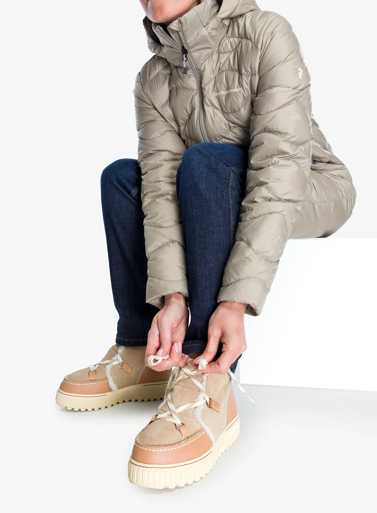 Dámský péřový kabát Peak Performance Helium Down Coat - avid beige