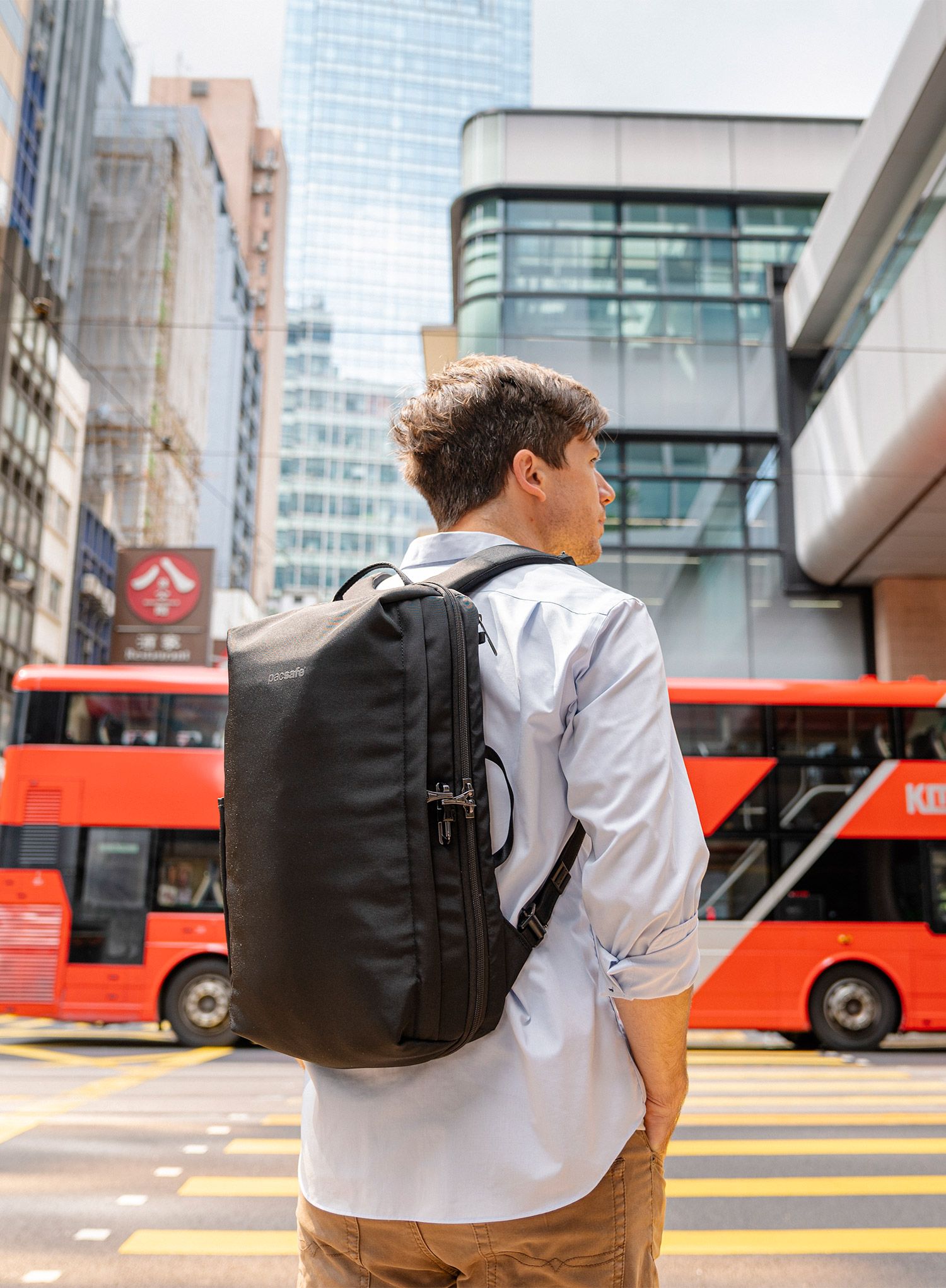 Městský batoh Pacsafe X 16 Commuter Backpack - black