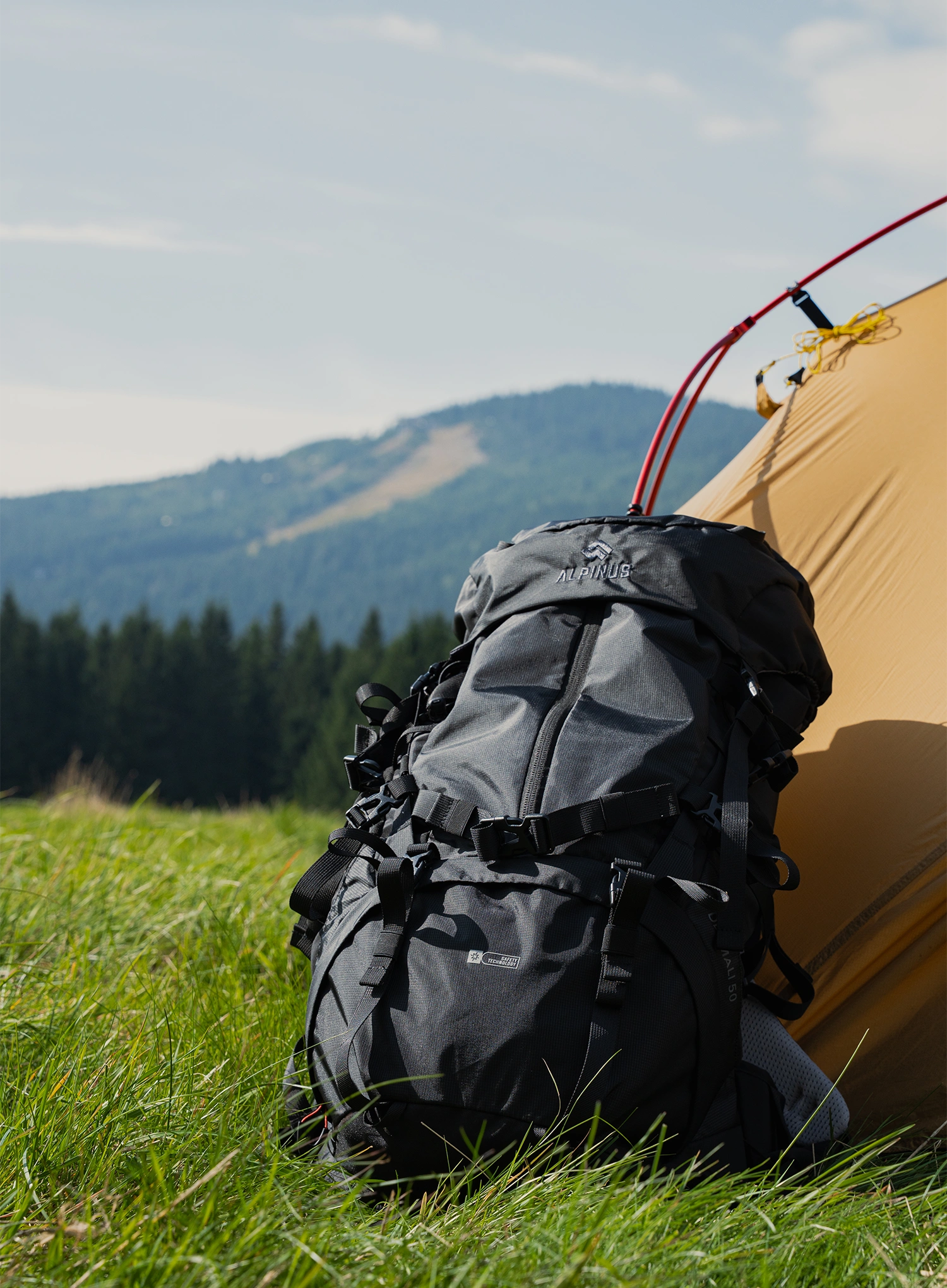Trekový batoh Alpinus Deomali 50 - black