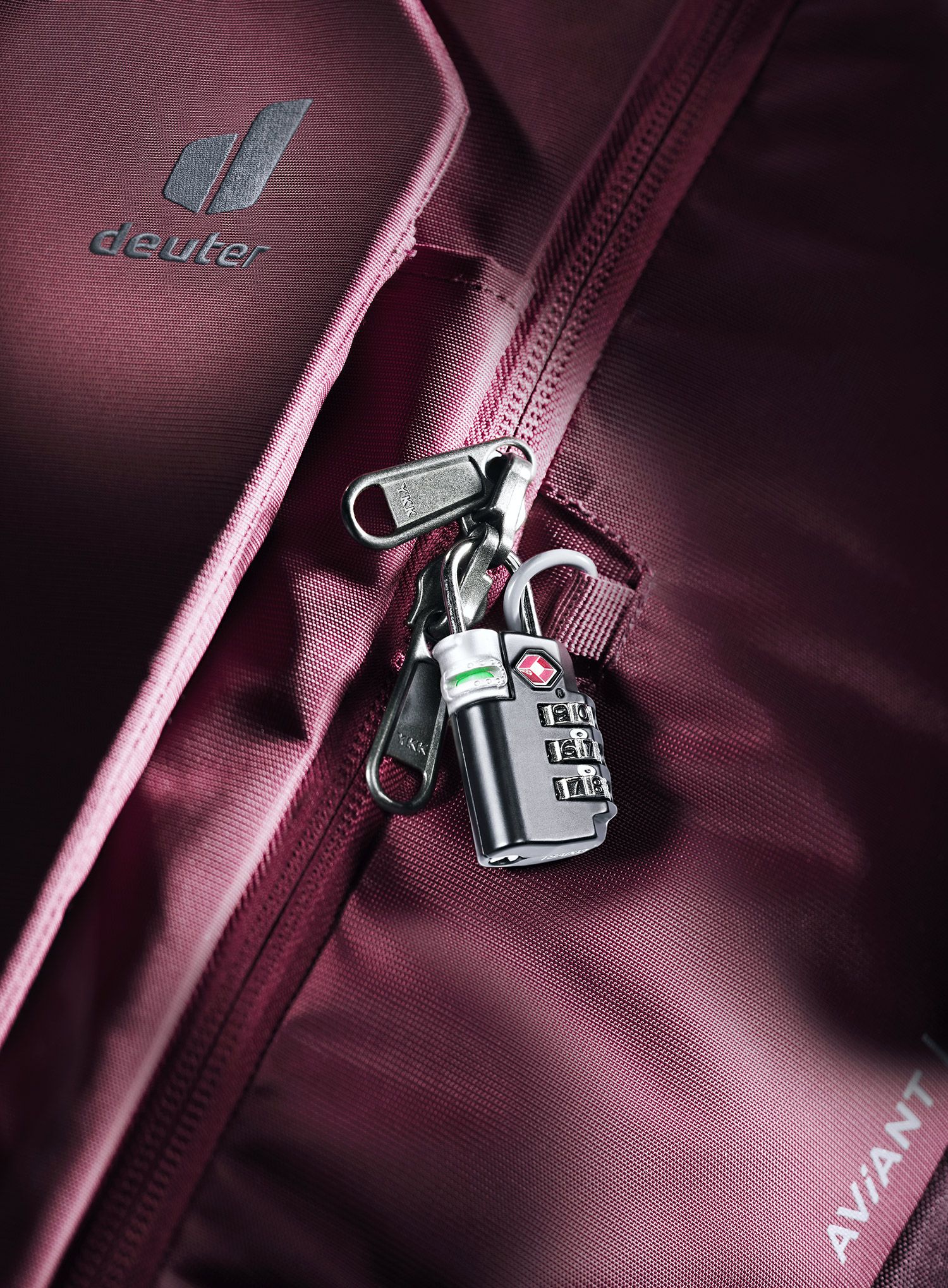 Dámský cestovní batoh Deuter Aviant Access Pro 65 SL - maron/aubergine