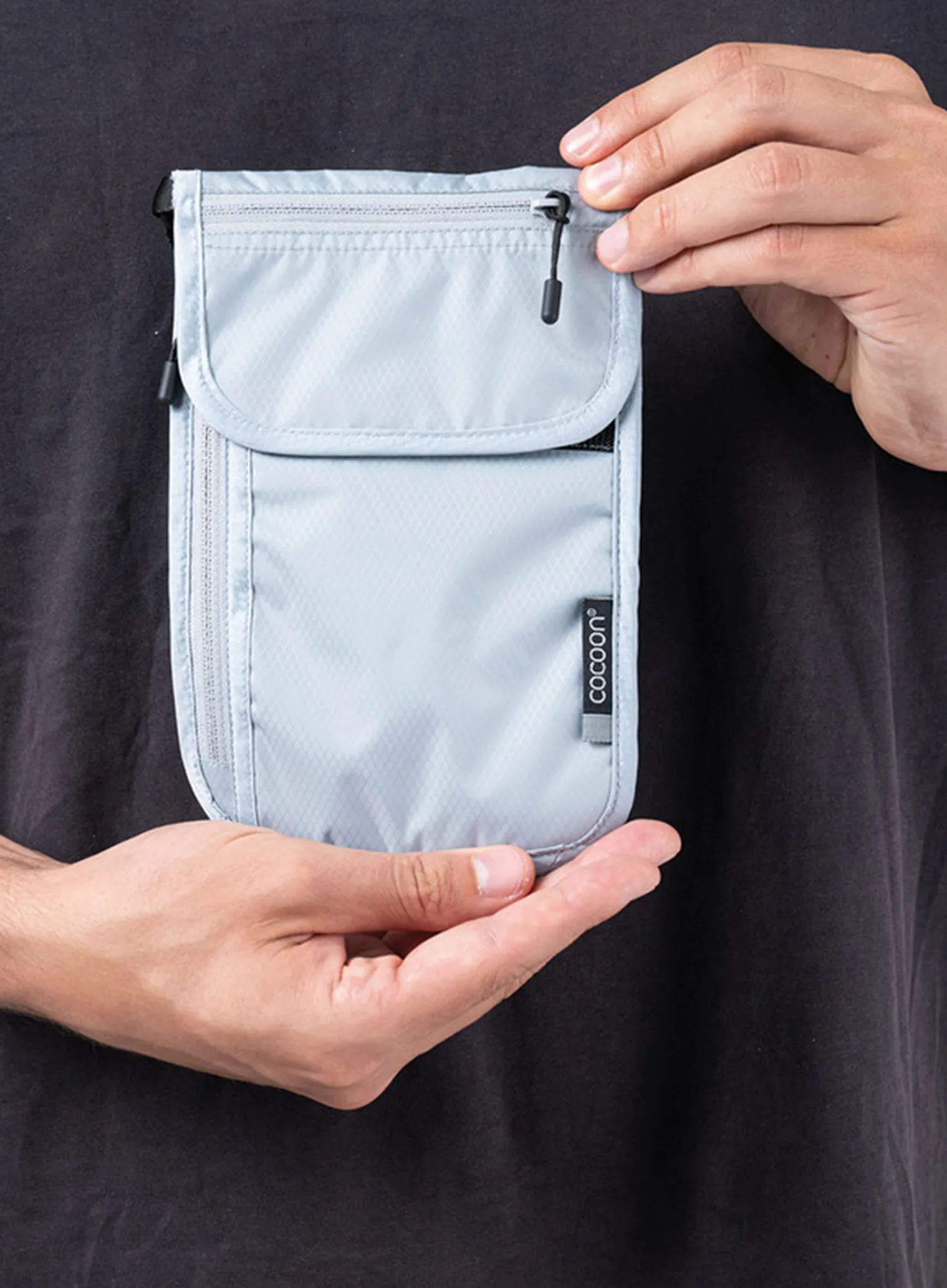 Kapsička na krk Cocoon Travel Neck Wallet - star grey
