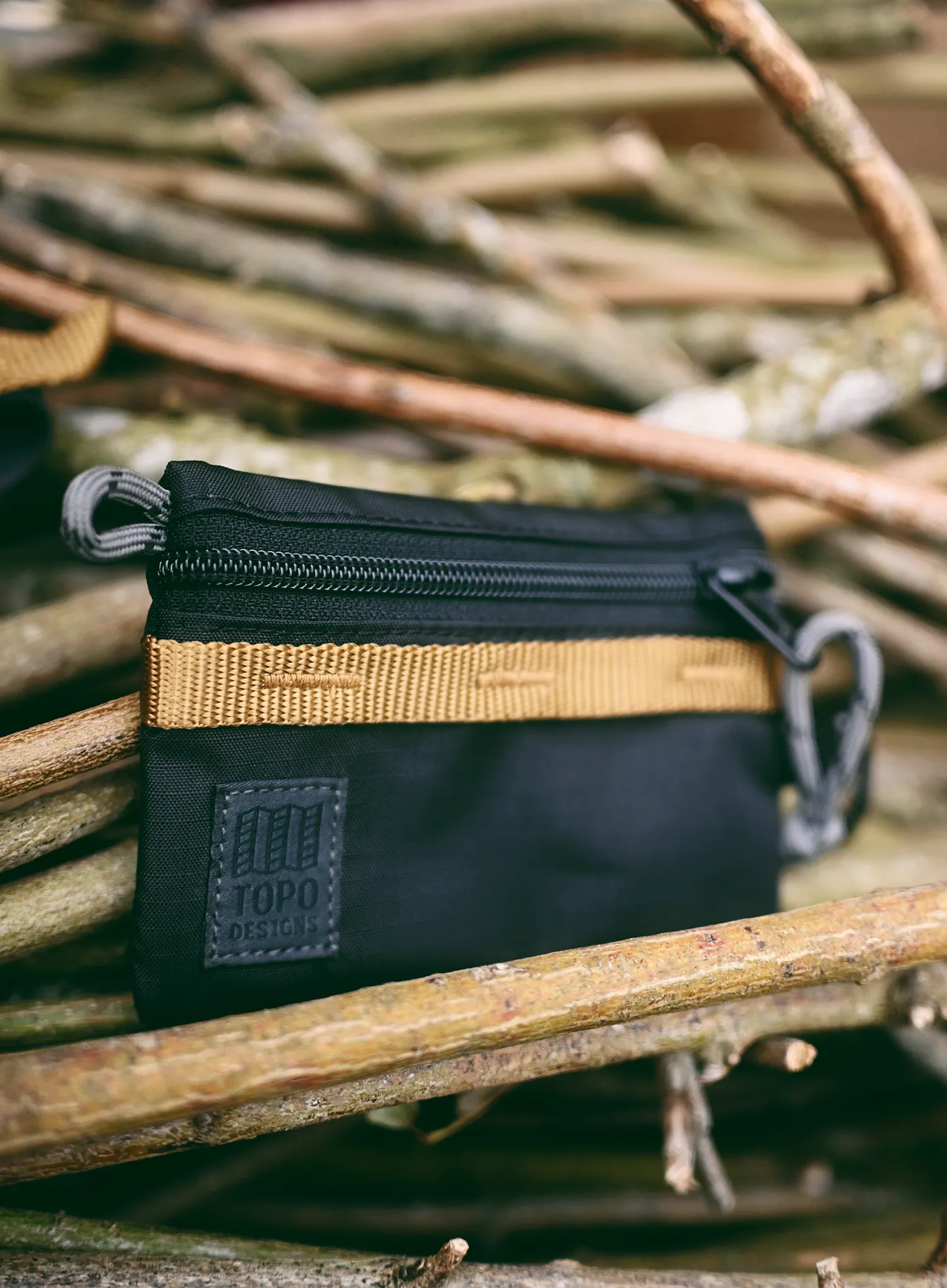 Kapsička na krk Topo Designs Mountain Accessory Bag - black/neutral