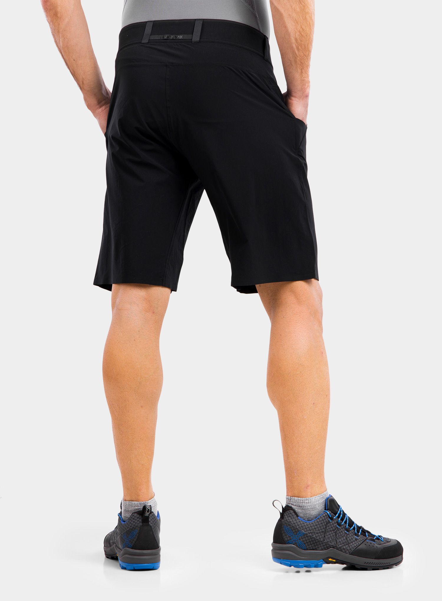 Trekové kraťasy BlackYak Boran Shorts - black beauty