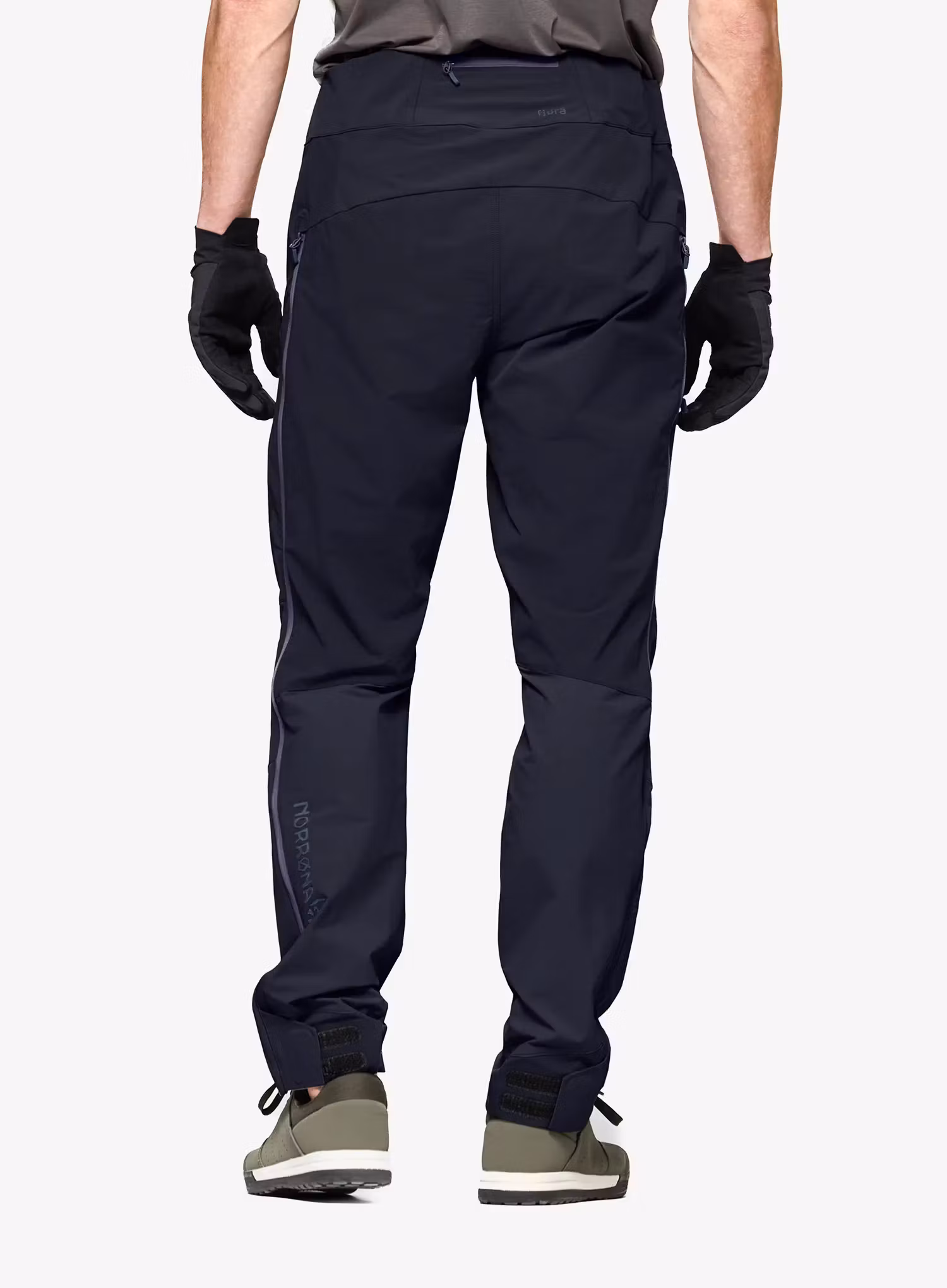 Kalhoty na kolo Norrona Fjora Flex1 Pants - caviar black