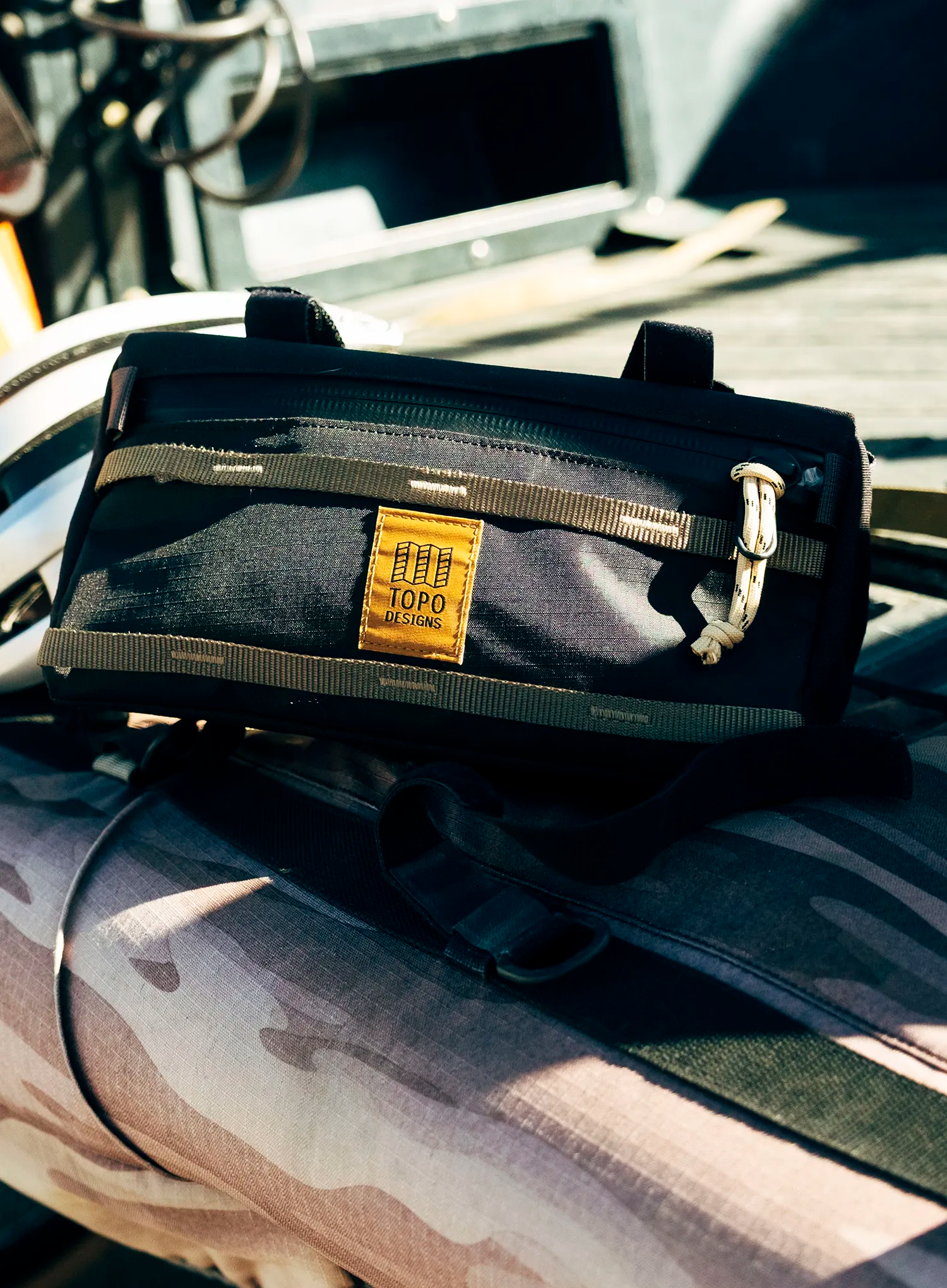 Brašna na řídítka Topo Designs Bike Bag - black/neutral
