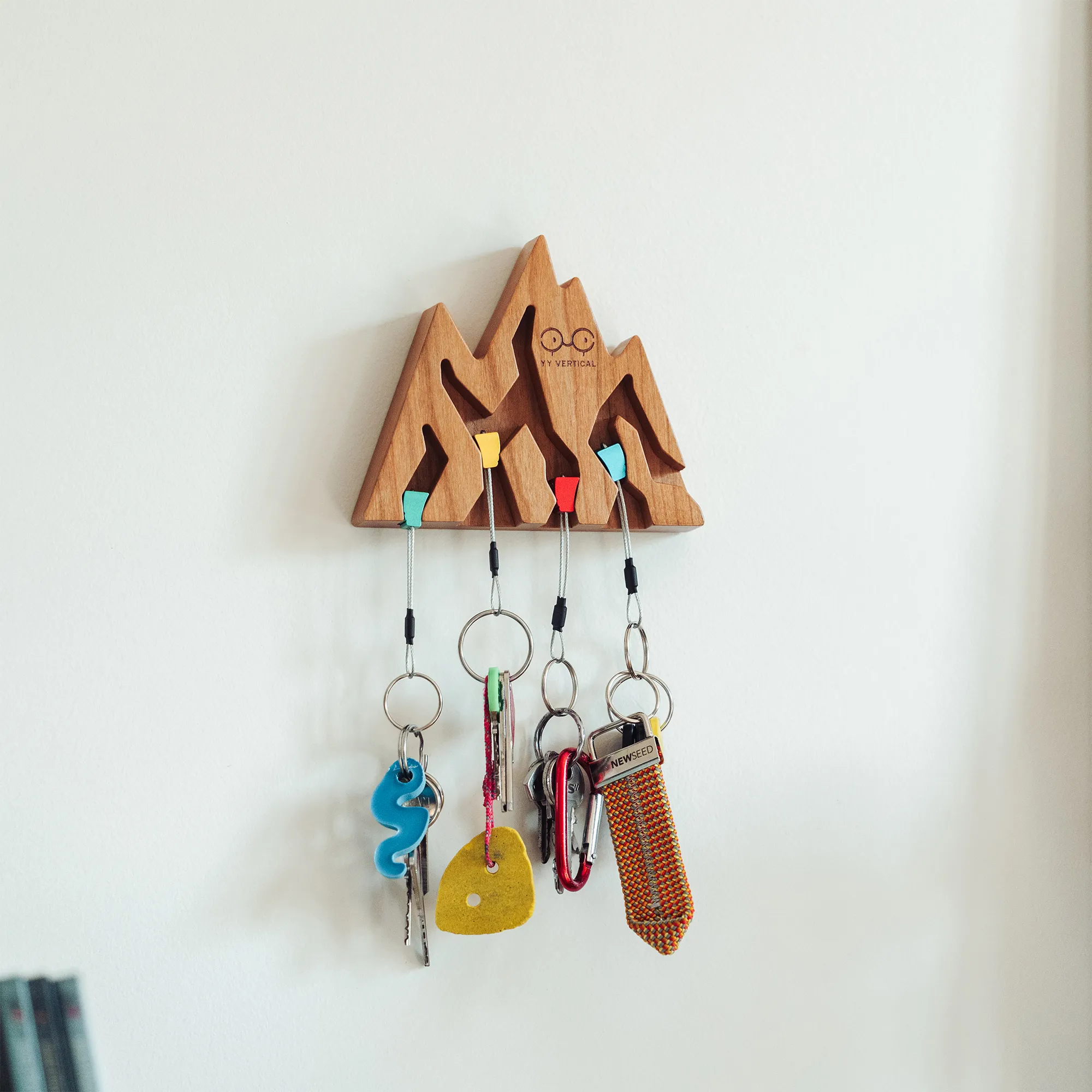 Věšák na klíče Y&Y Vertical Key Holder Mountain - cherry